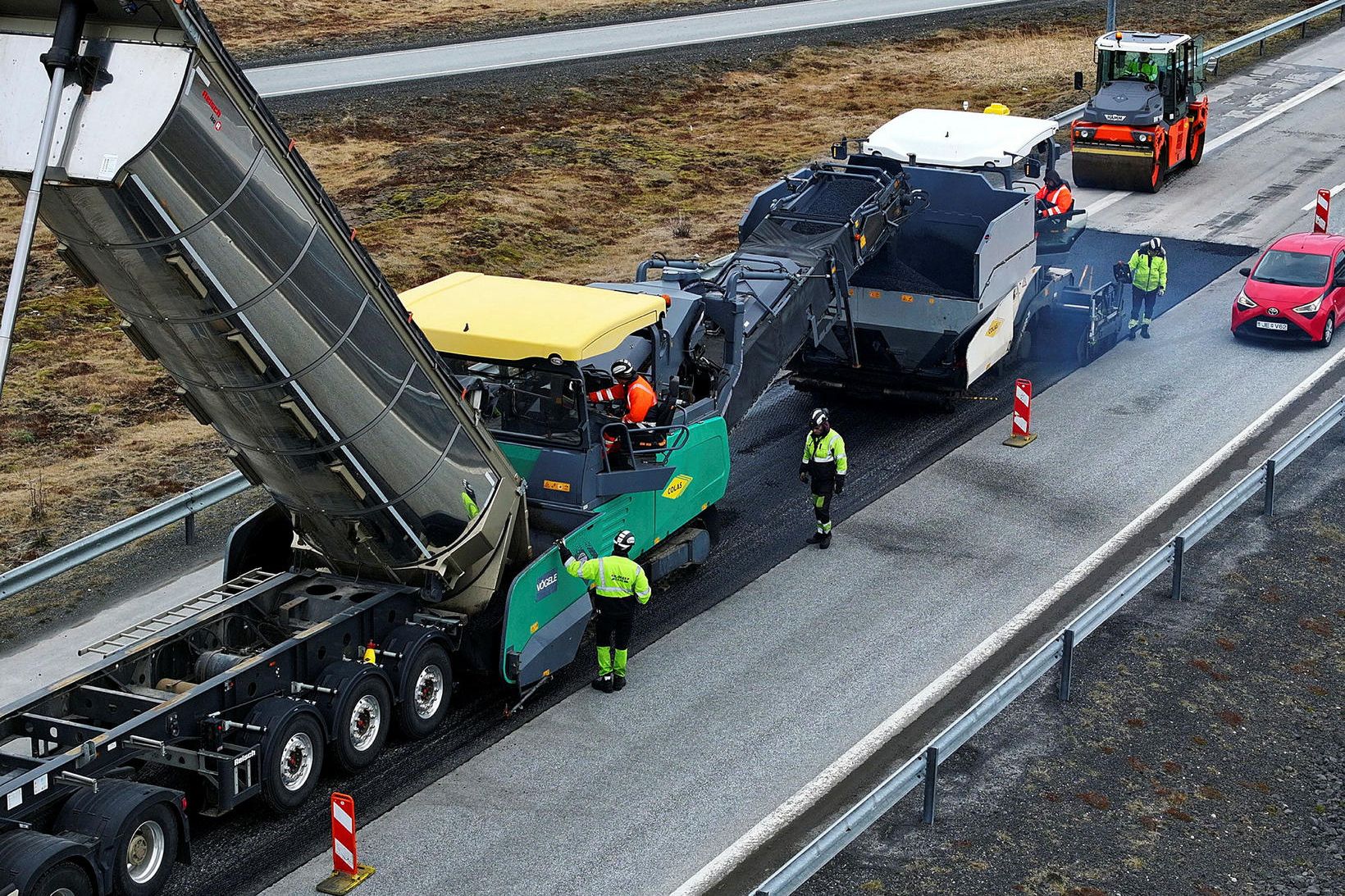 Vegfarendur eru beðnir um að virða merkingar og hraðatakmarkanir og …