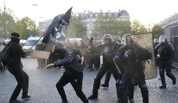 „Gegn Marine og gegn Macron“