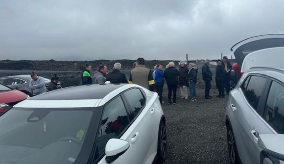 Lokuðu veginum að Bláa lóninu í mótmælaskyni
