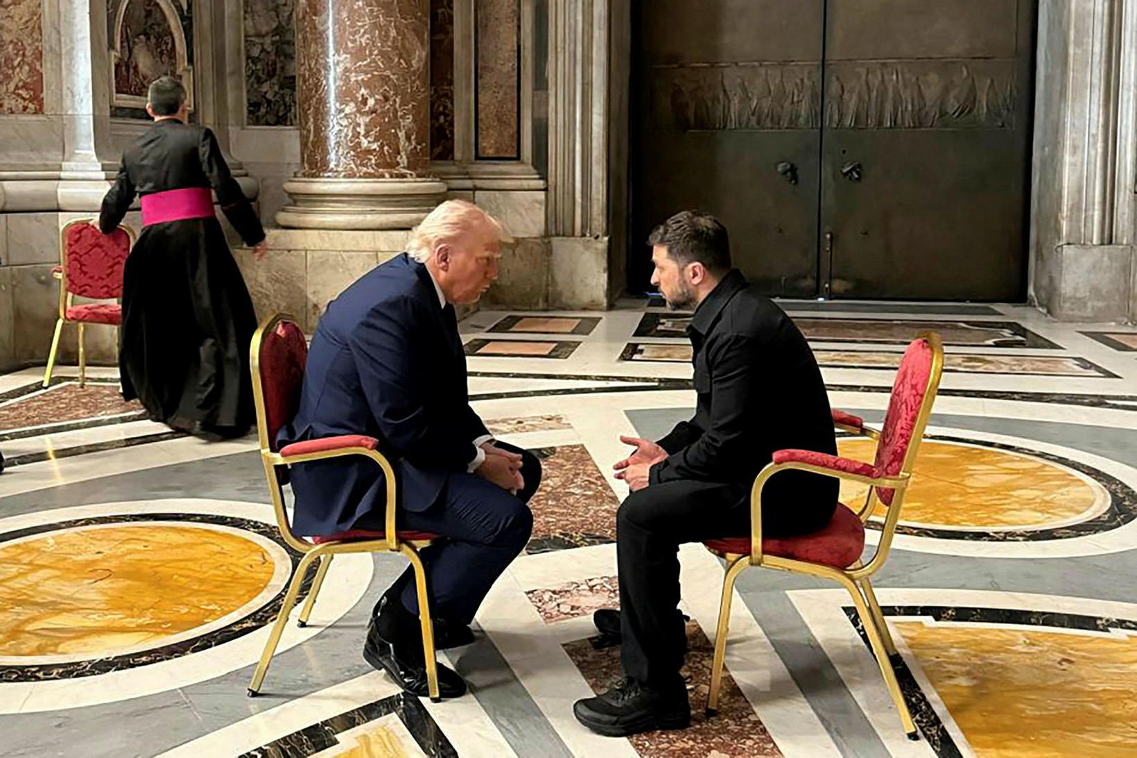 Frekari upplýsinga er að vænta af fundi Trump og Selenskí …