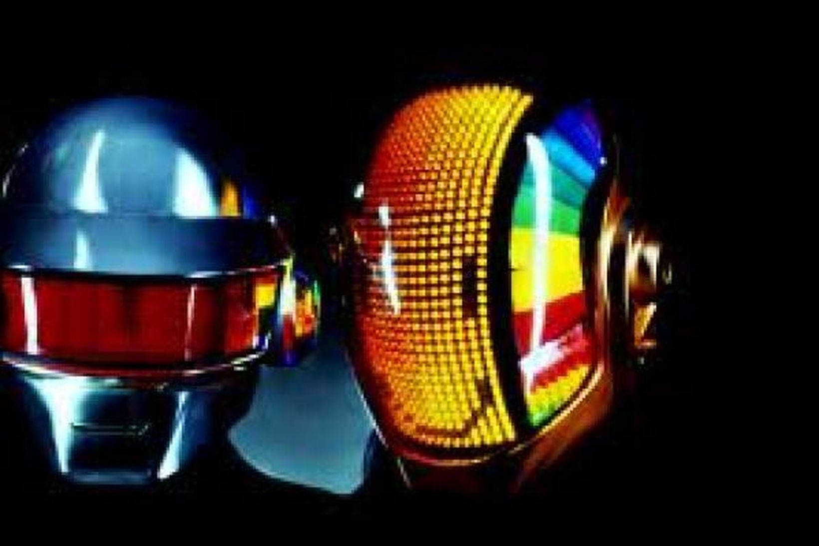 Rafdúóið Daft Punk kemur iðullega fram með hjálma eða grímur …