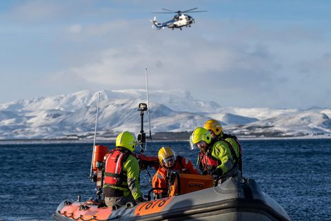Rescue team at work on Þingvallavatn lake.