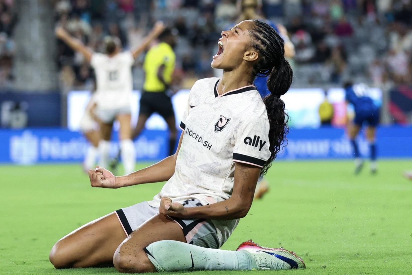 Myndskeið: Stórkostlegt mark Sveindísar