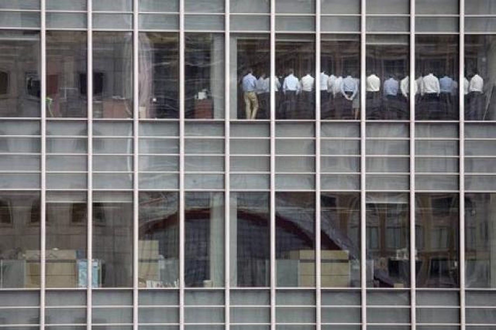 Starfsfólk fundar í stöðvum Lehman Brothers í London.