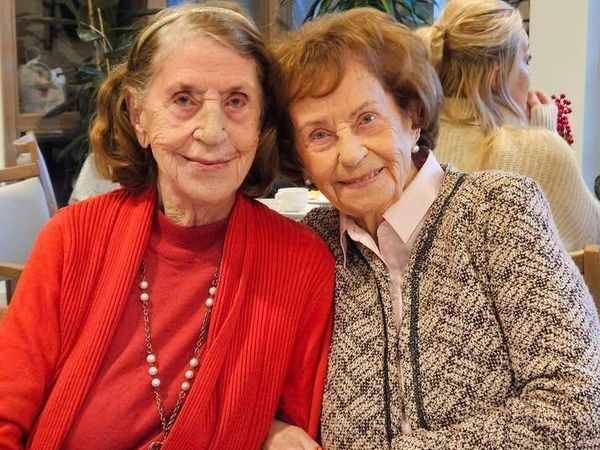 The sisters Þórhildur, on the right, and Hulda Magnúsdóttir.
