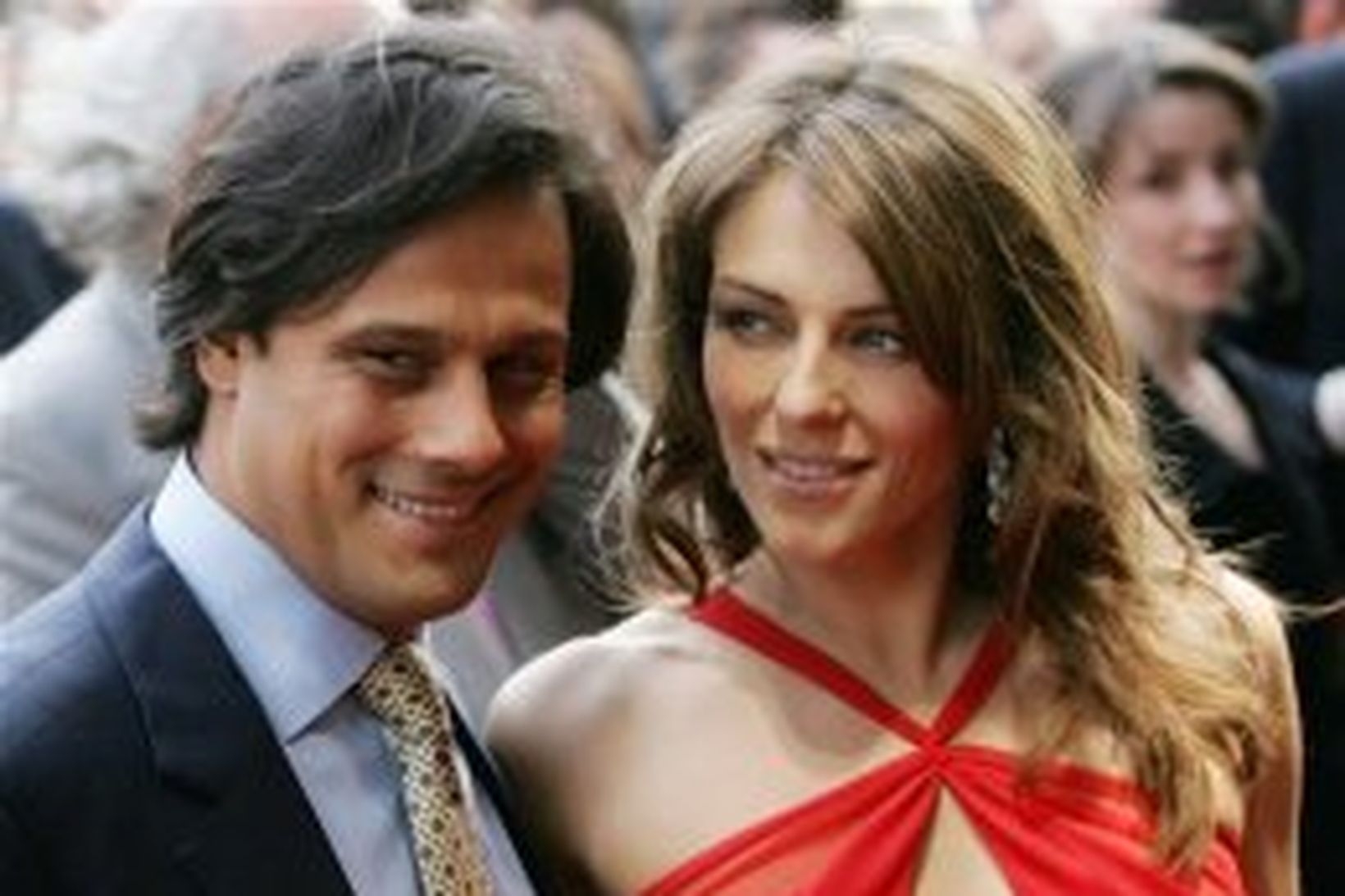 Liz Hurley ásamt eiginmanninum og milljarðamæringnum Arun Nayar.