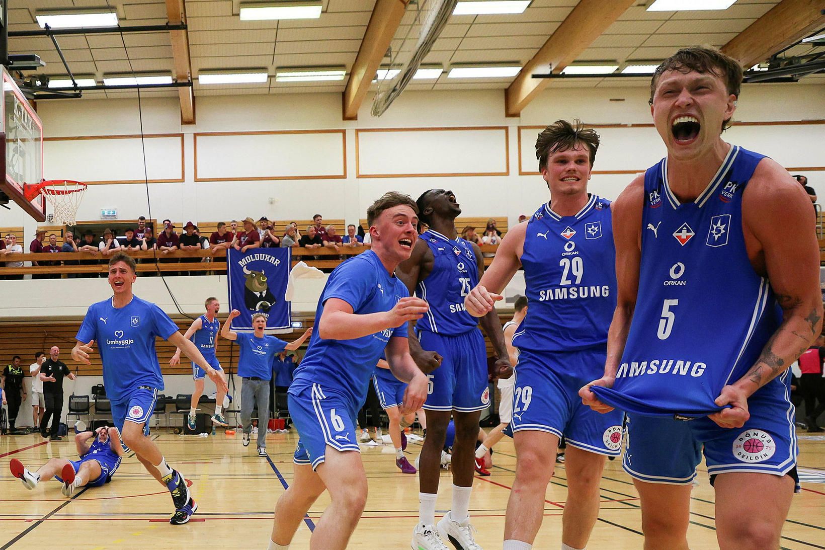 Orri Gunnarsson og Hilmar Smári Henningsson fagna Íslandsmeistaratitlinum á Sauðárkróki …