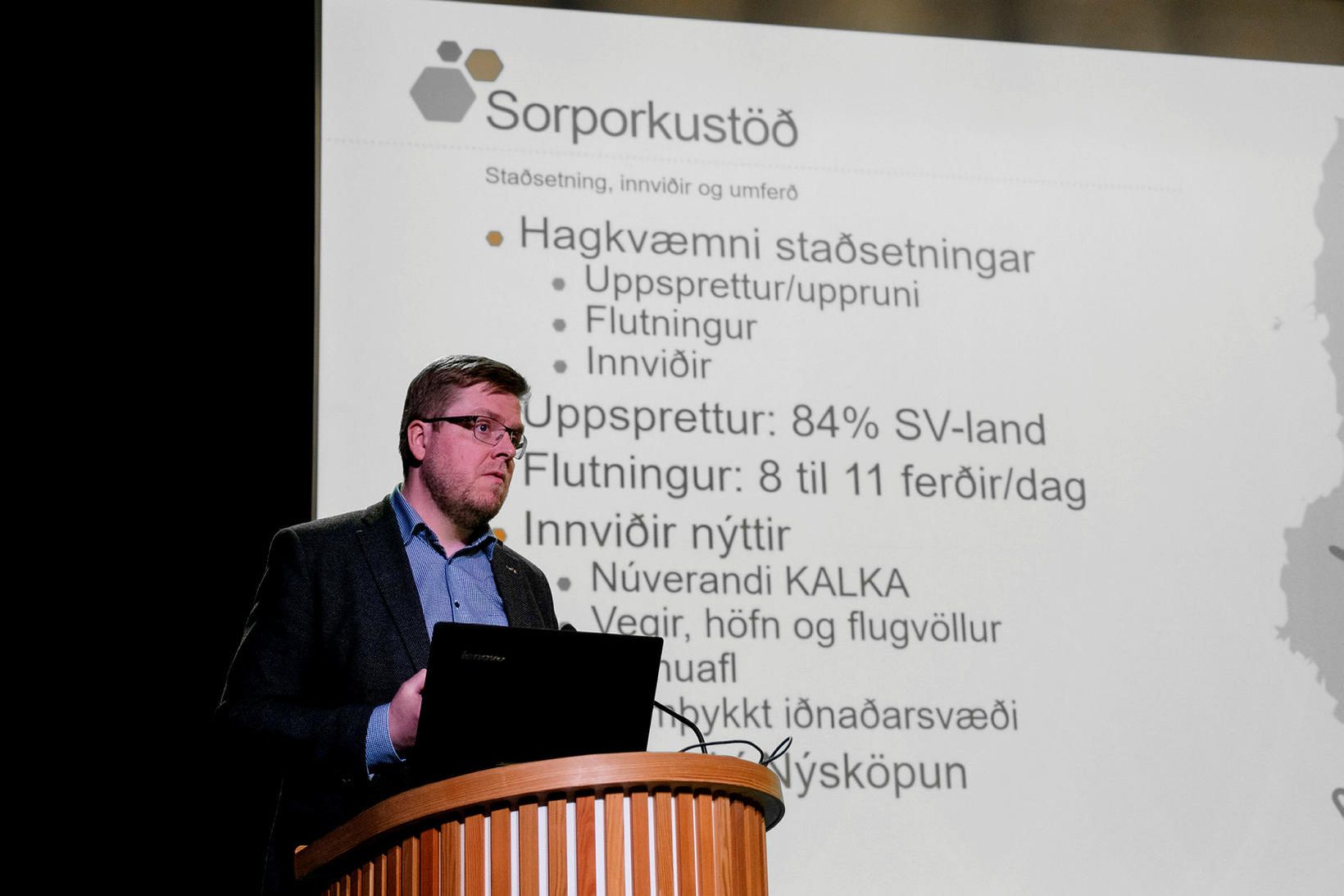 Karl Eðvaldsson kynnir hugmyndir um sorporkustöð.