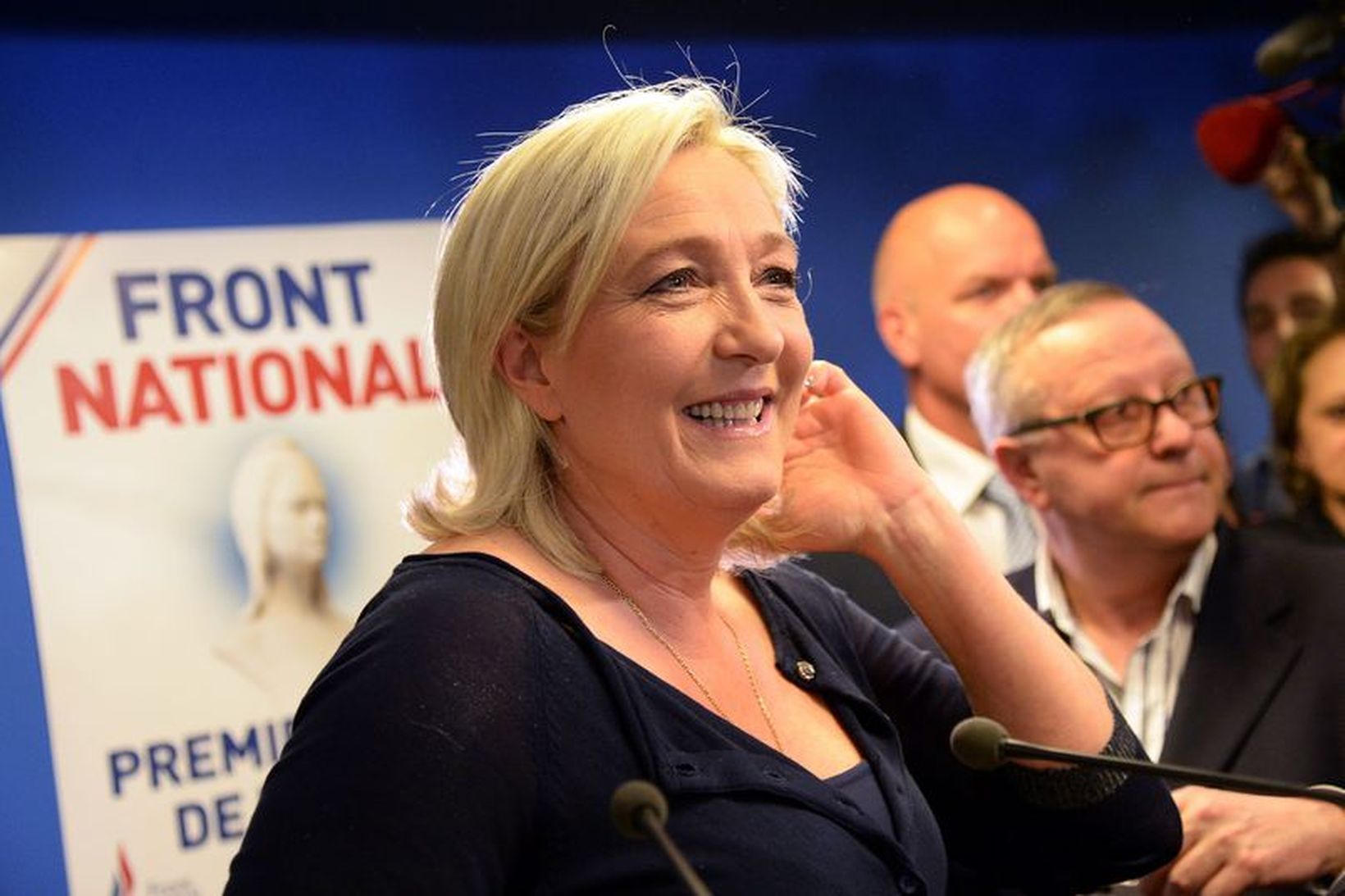 Marina Le Pen í höfuðstöðvum Þjóðfylkingarinnar í kvöld.