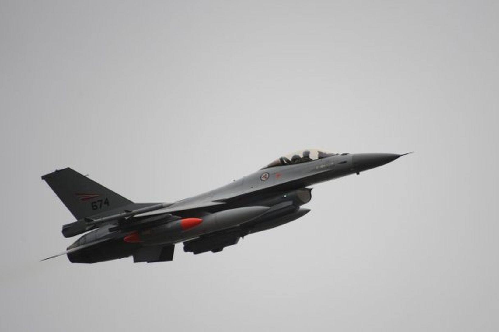 Ein af norsku F-16 herþotunum sem flaug frá Bodø í …