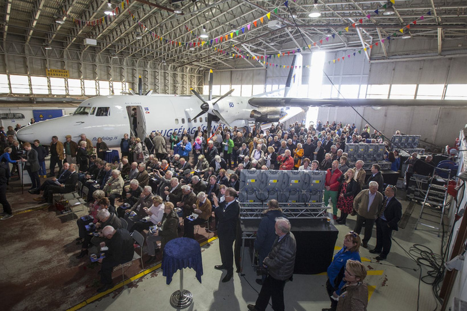 Flugfélag Íslands keypti Fokker F-27 í stað Douglas DC-3 Dakota, …