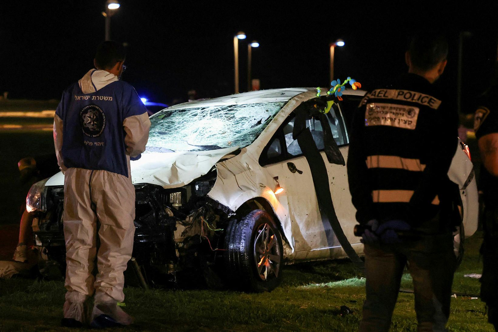 Ísraelska lögreglan að störfum í Tel Aviv í gær eftir …