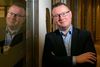 Komin með tilboðið í hendurnar