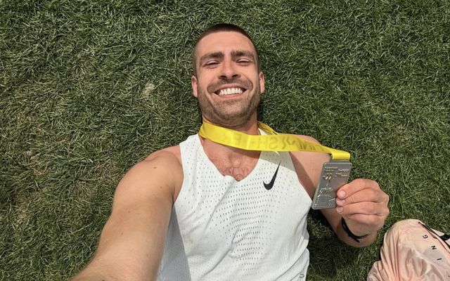 Marteinn skellti í mynd af sér með medalíuna.