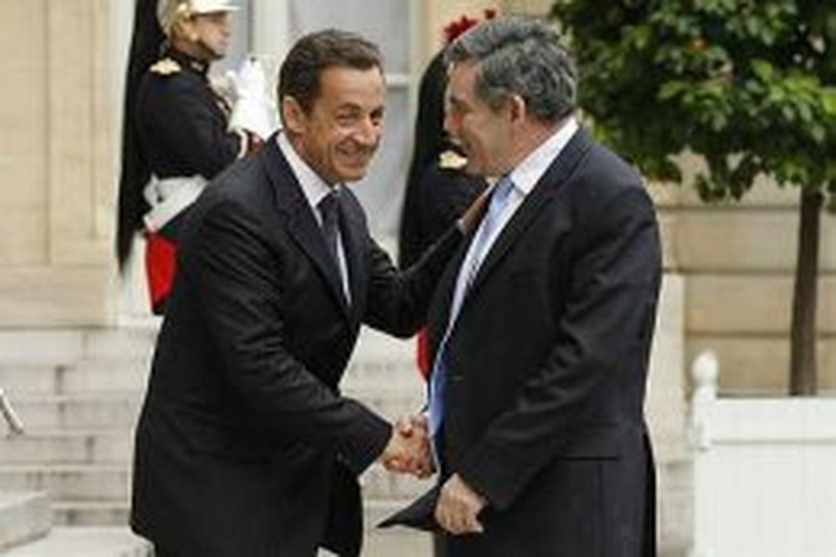 Nicolas Sarkozy Frakklandsforseti tók á móti Gordon Brown, forsætisráðherra Bretlands, …