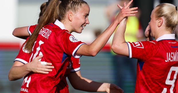Ragnheiður Þórunn Jónsdóttir fagnar marki sínu.