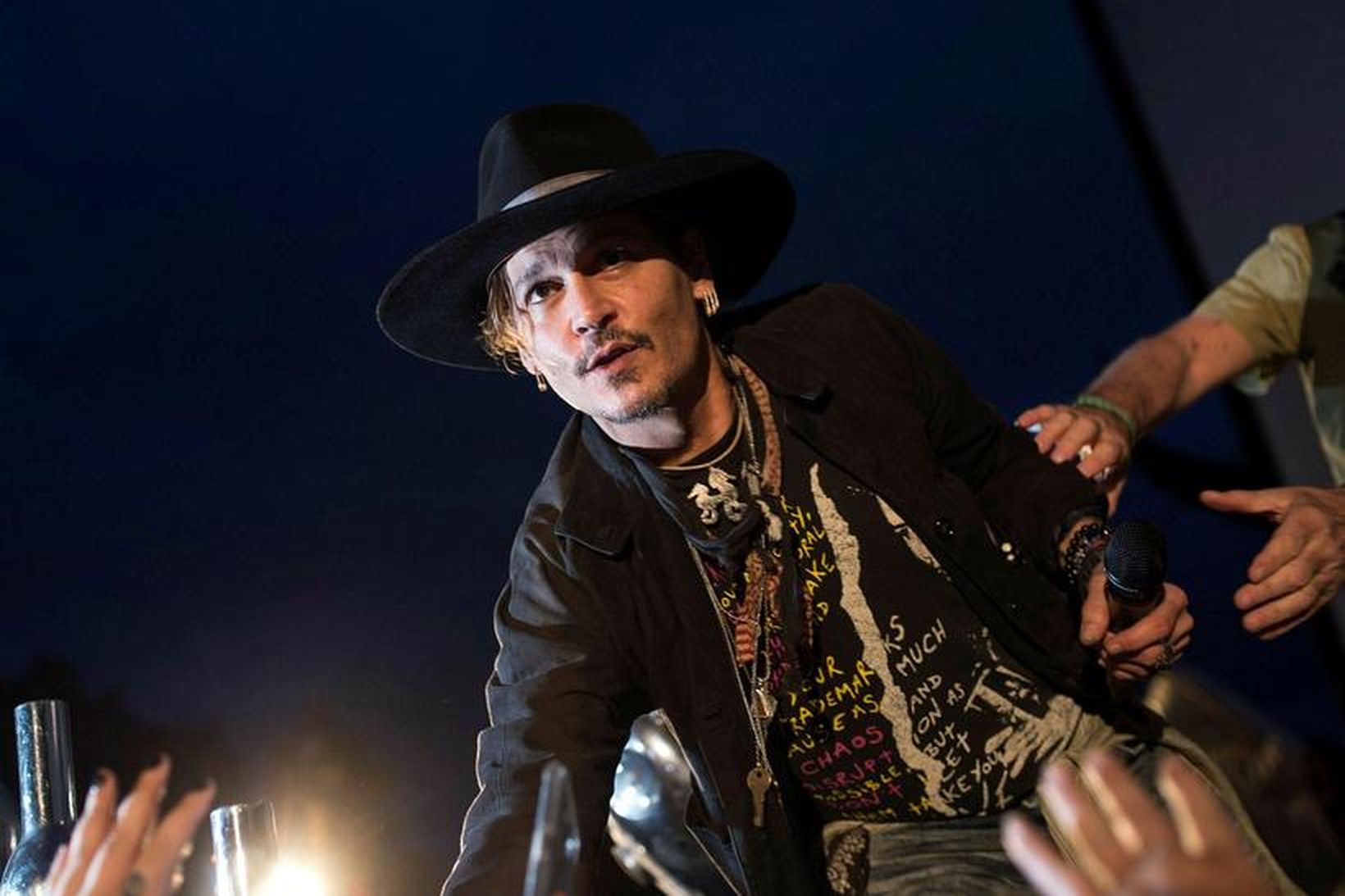 Johnny Depp kynnir kvikmynd sína The Libertine á Glastonbury-hátíðinni.