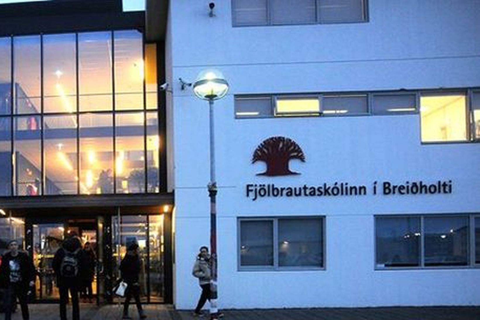 Sjö sóttu um embætti skólameistara