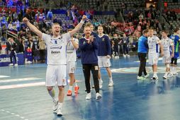 Aron Pálmarsson fagnar sigrinum í leikslok.