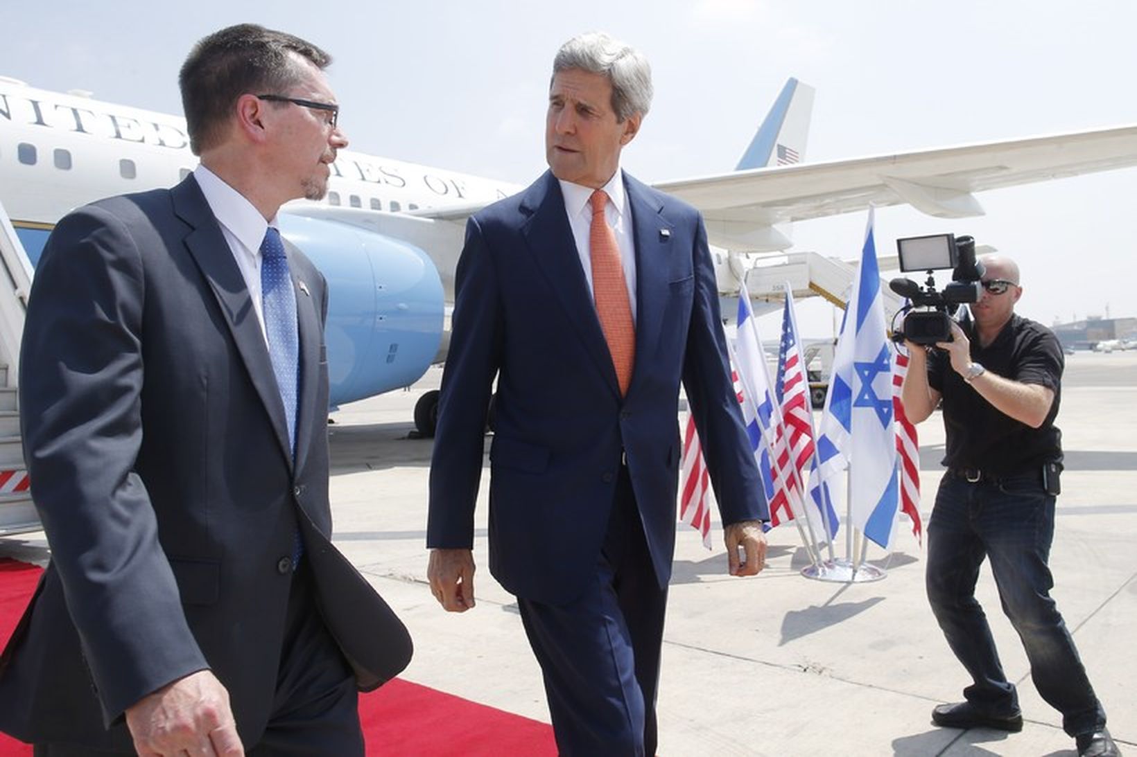 John Kerry utanríkisráðherra lenti í Tel Aviv í Ísrael í …