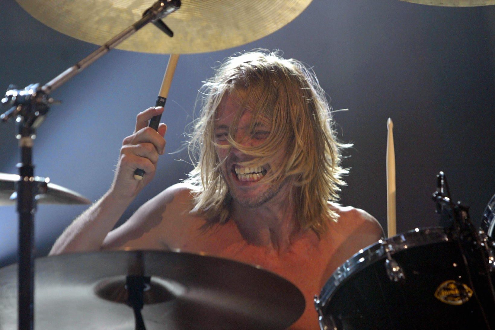 Taylor Hawkins í góðum gír á tónleikum Foo Fighters í …