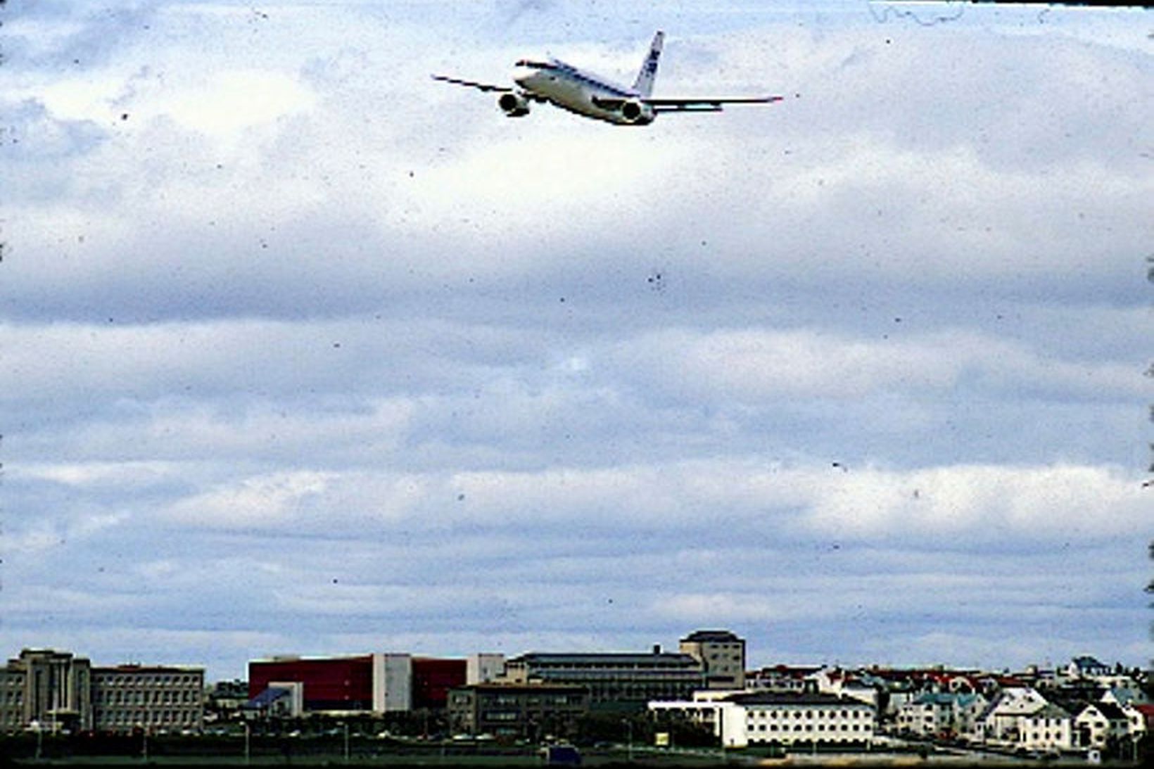 Boeing 757-200 flugvél bætist í flota Flugleiða.