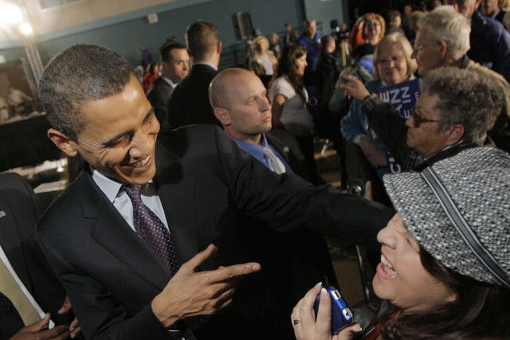 Obama heilsar stuðningsmönnum sínum í Nevada