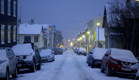 Óveður áfram um land allt