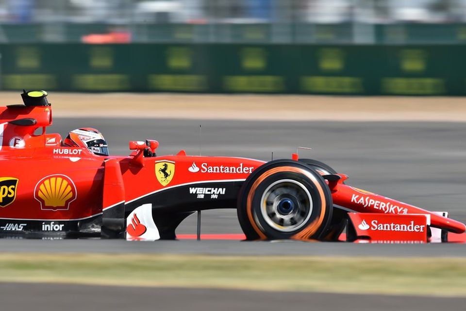 Kimi Räikkönen á ferð í Silverstone í morgun.