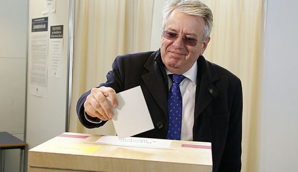Ástþór eyðir meiri fjármunum en stórfyrirtæki