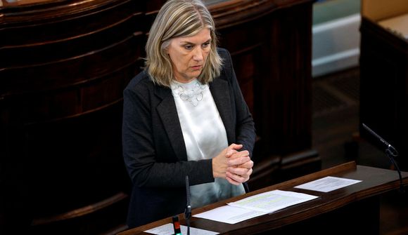 Leggur fram frumvarp til að tryggja 48 daga