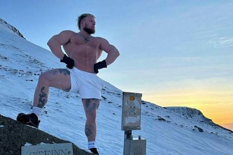 Gummi Emil does not let cold weather stop him from working out outdoors. Here he is at the top of Esja "cold training" in his shorts.