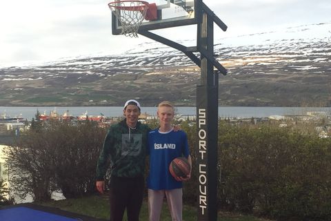Lin with a young Icelandic fan.