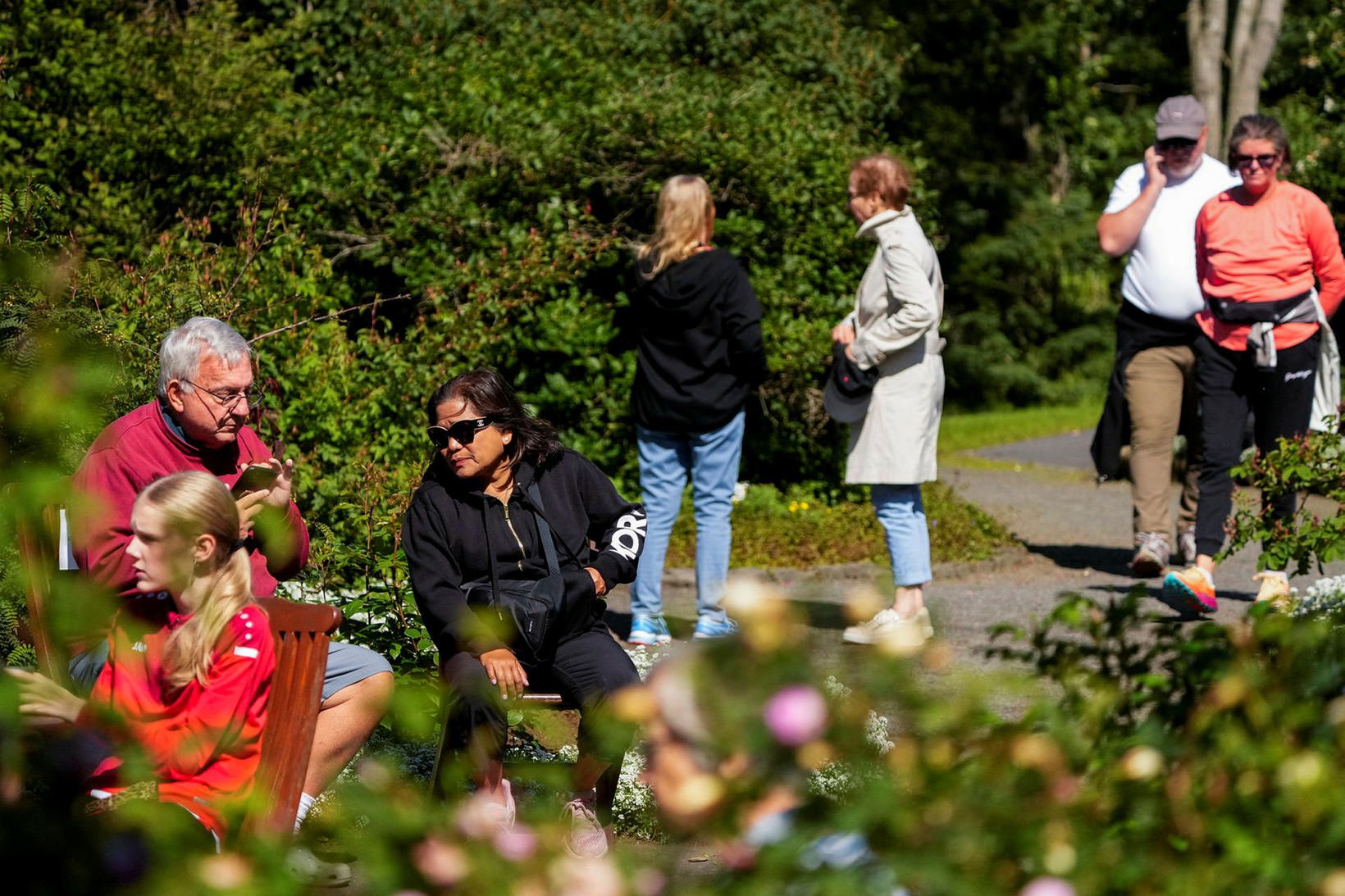 Sumarblíða verður áfram á landinu fram yfir helgi.
