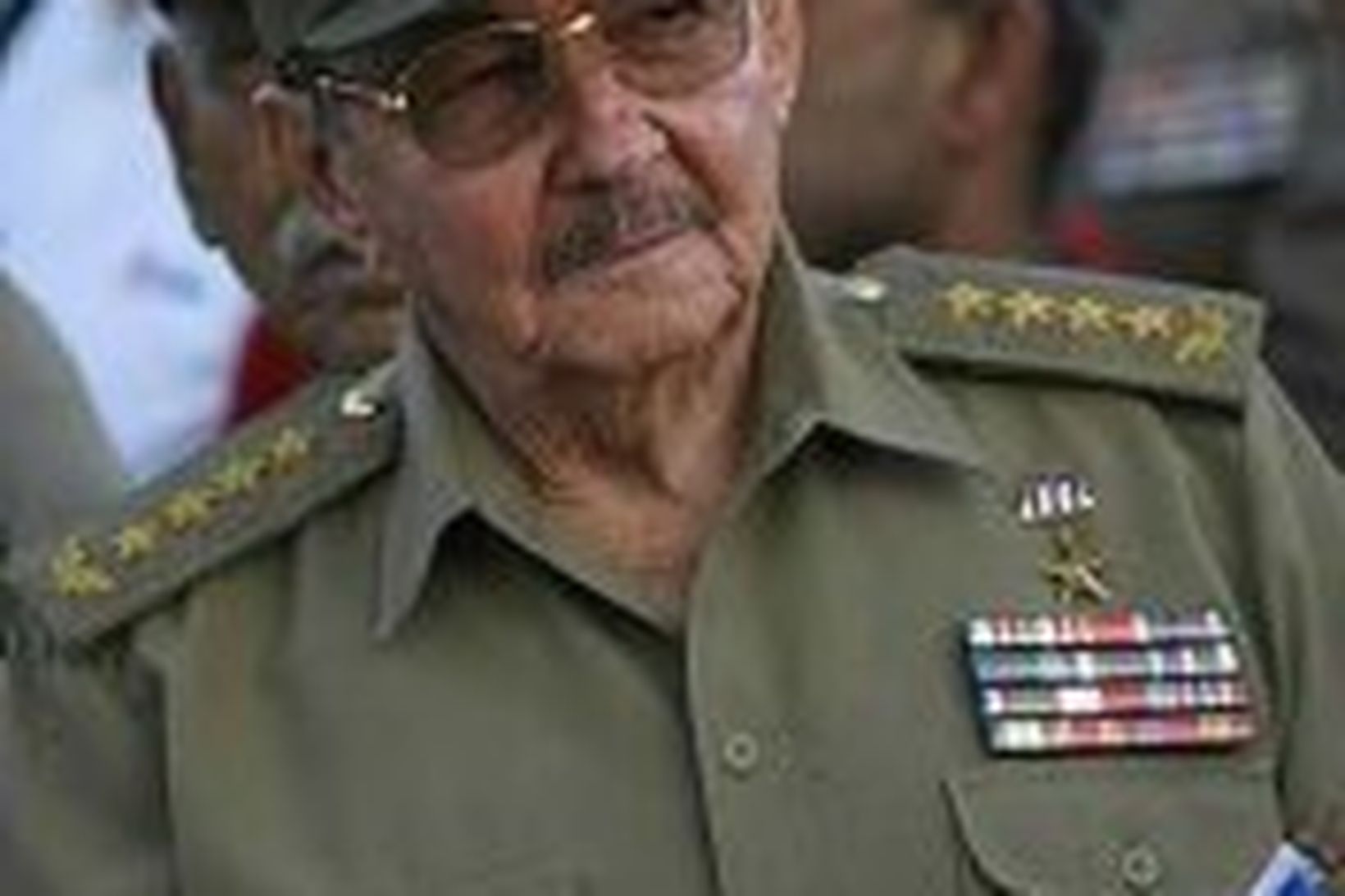 Raul Castro hefur heimilað almenna farsímaeign