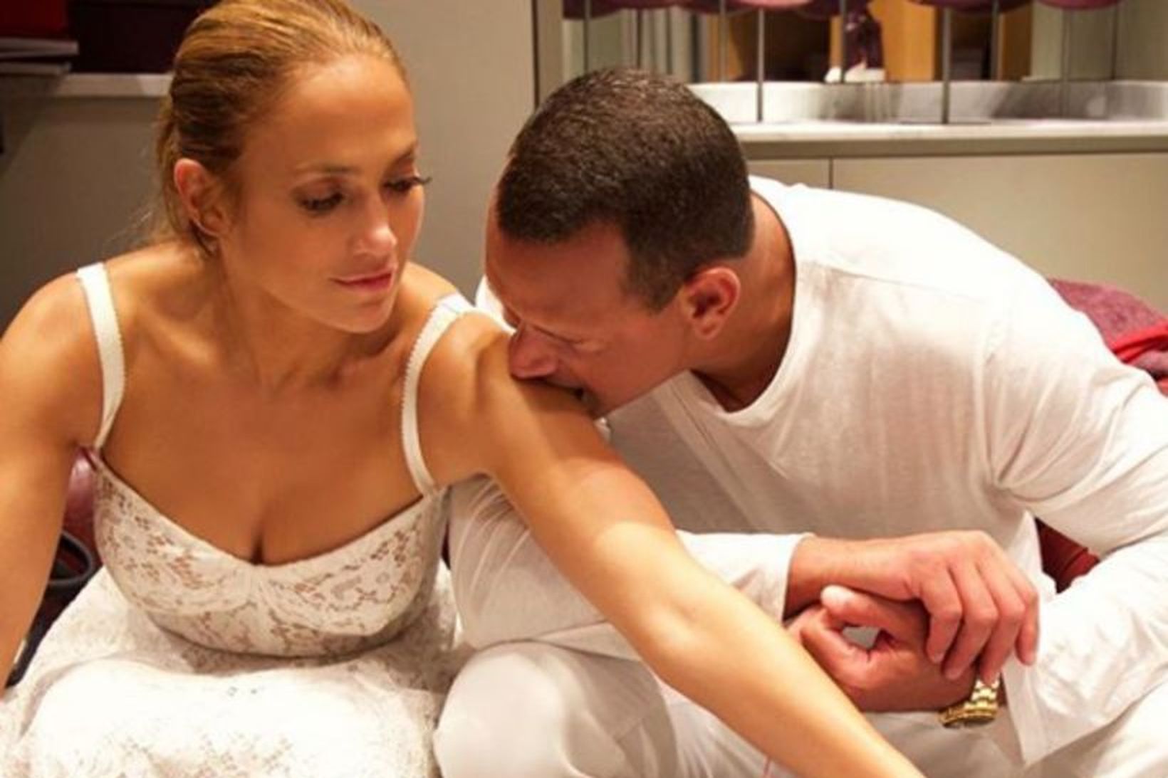 Jennifer Lopez og Alex Rodriques eru ákaflega ástfangin. Þau eru …