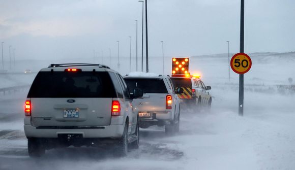 Reykjanesbraut hugsanlega lokað í nótt