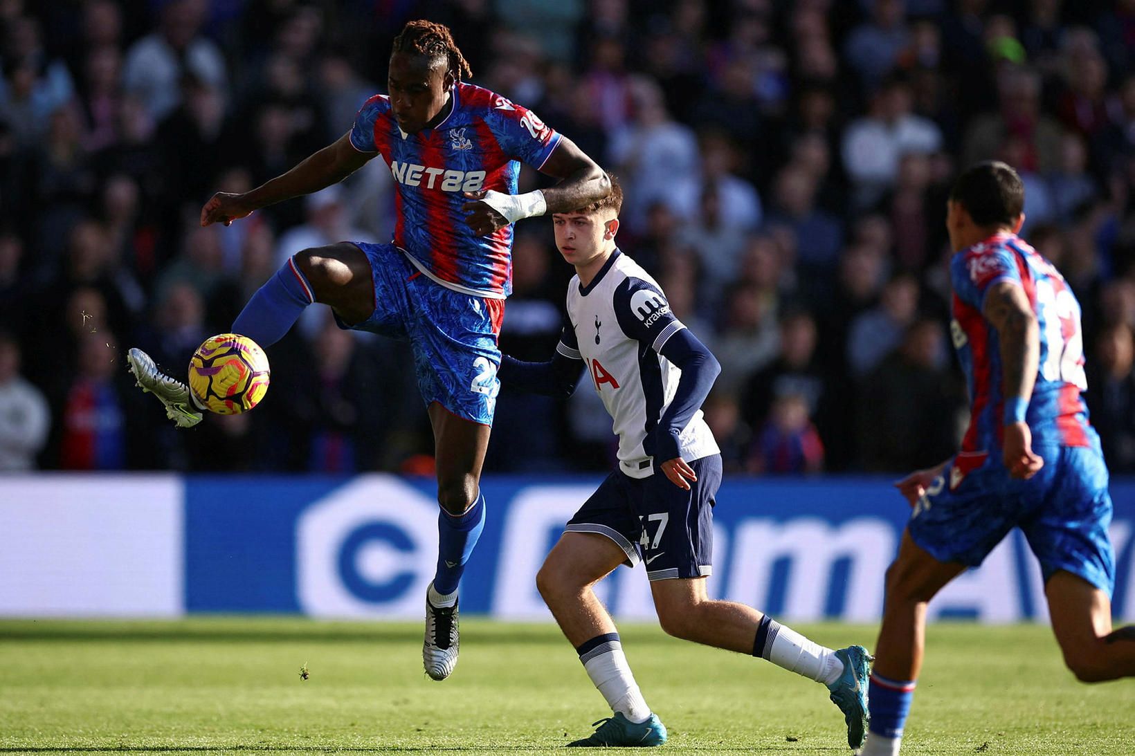 Trevoh Chalobah skoraði fyrsta mark leiksins.