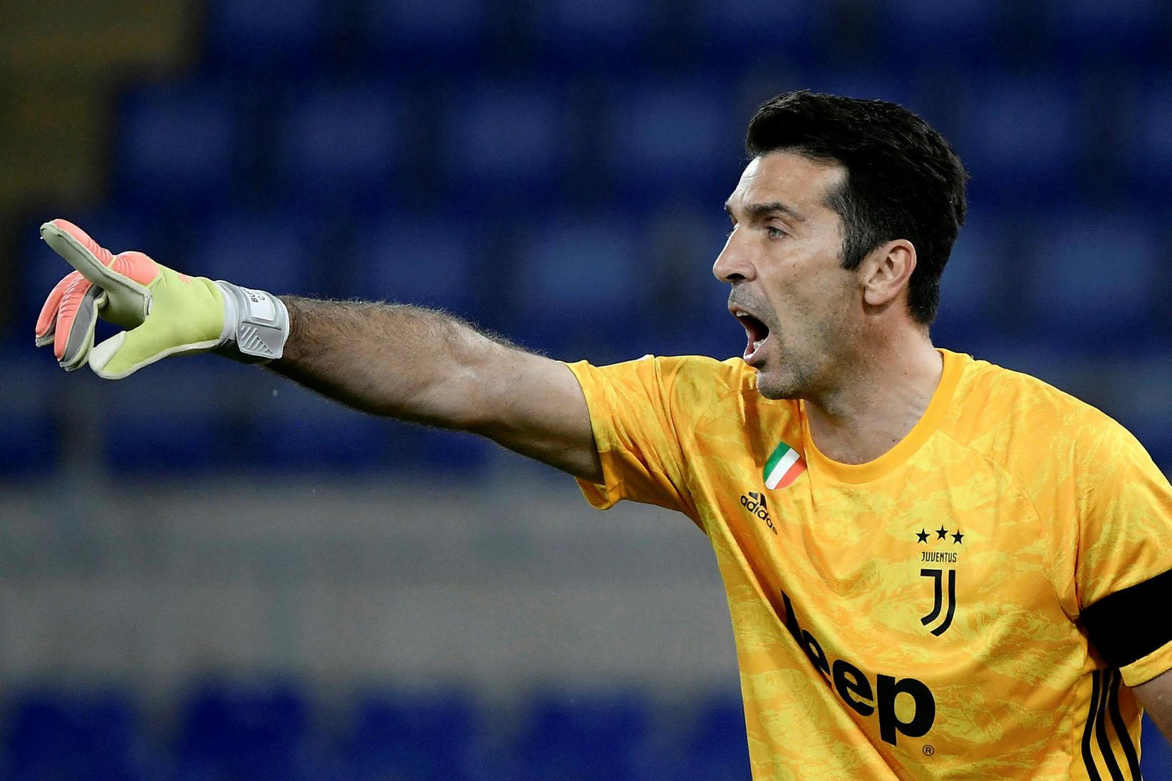 Gianluigi Buffon segir skilið við Juventus í sumar.