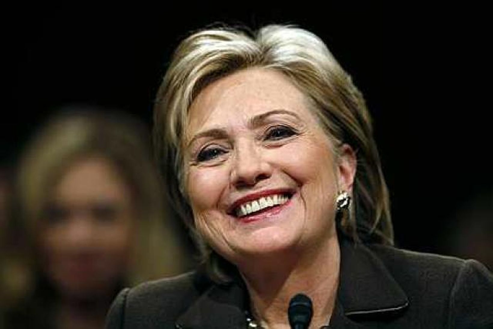 Hillary Clinton situr fyrir svörum þingnefndarinnar.