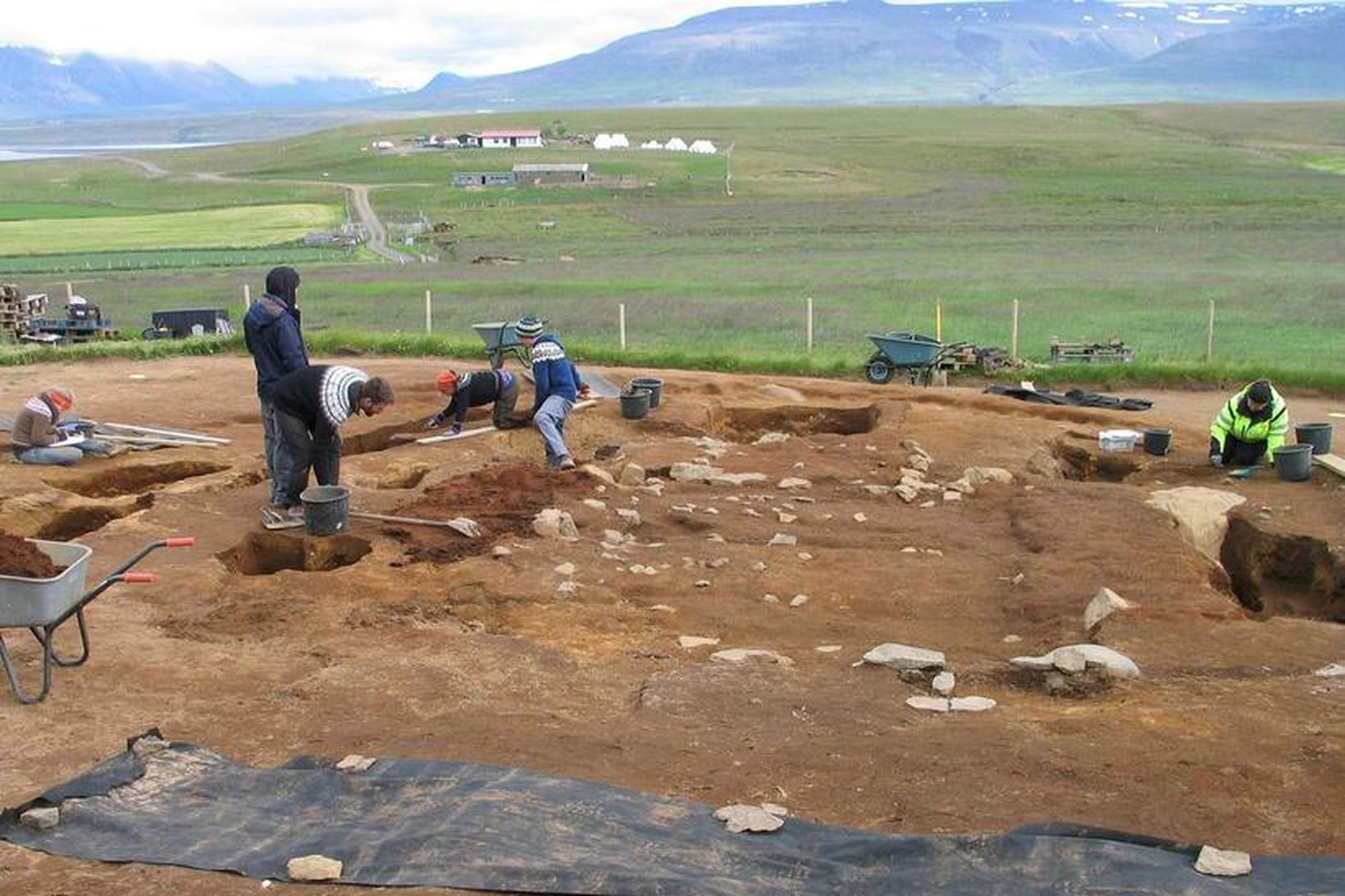 Íslenskir og bandarískir sérfræðingar unnu verkið í Keflavík á Hegranesi..