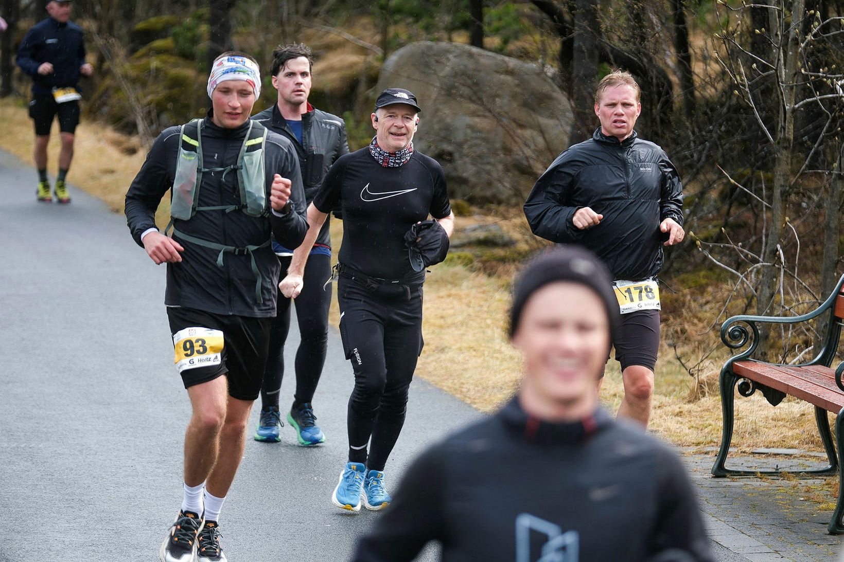 Myndir: Fjölmargir mættir í Bakgarðshlaupið