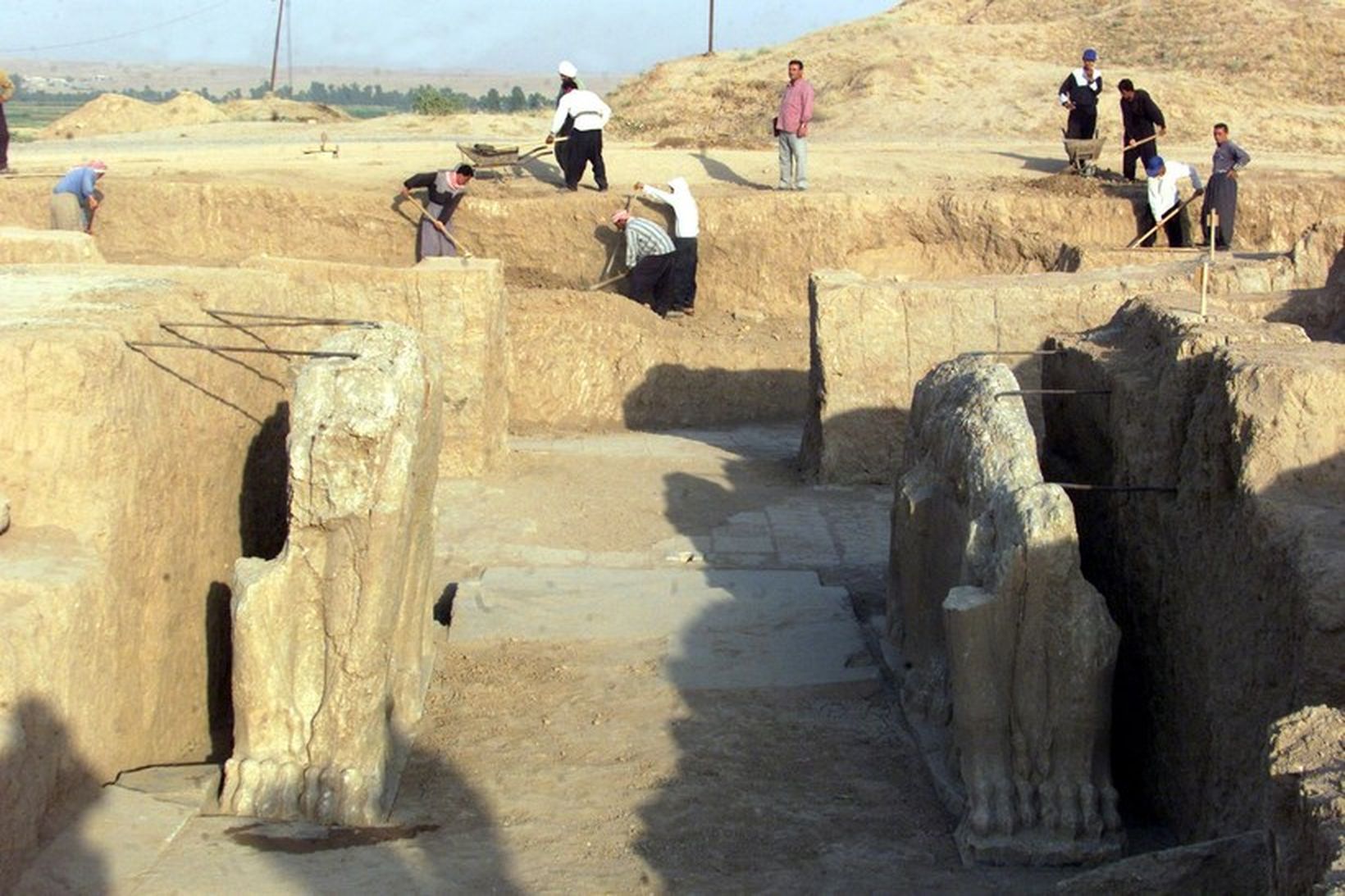 Mynd frá Nimrud sem tekin er í júlí árið 2001.