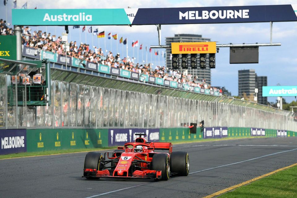 Sebastian Vettel sigrar í Melbourne í morgun.
