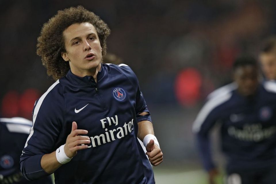 David Luiz hitar upp fyrir leik með PSG, en hann er kominn aftur í Chelsea.