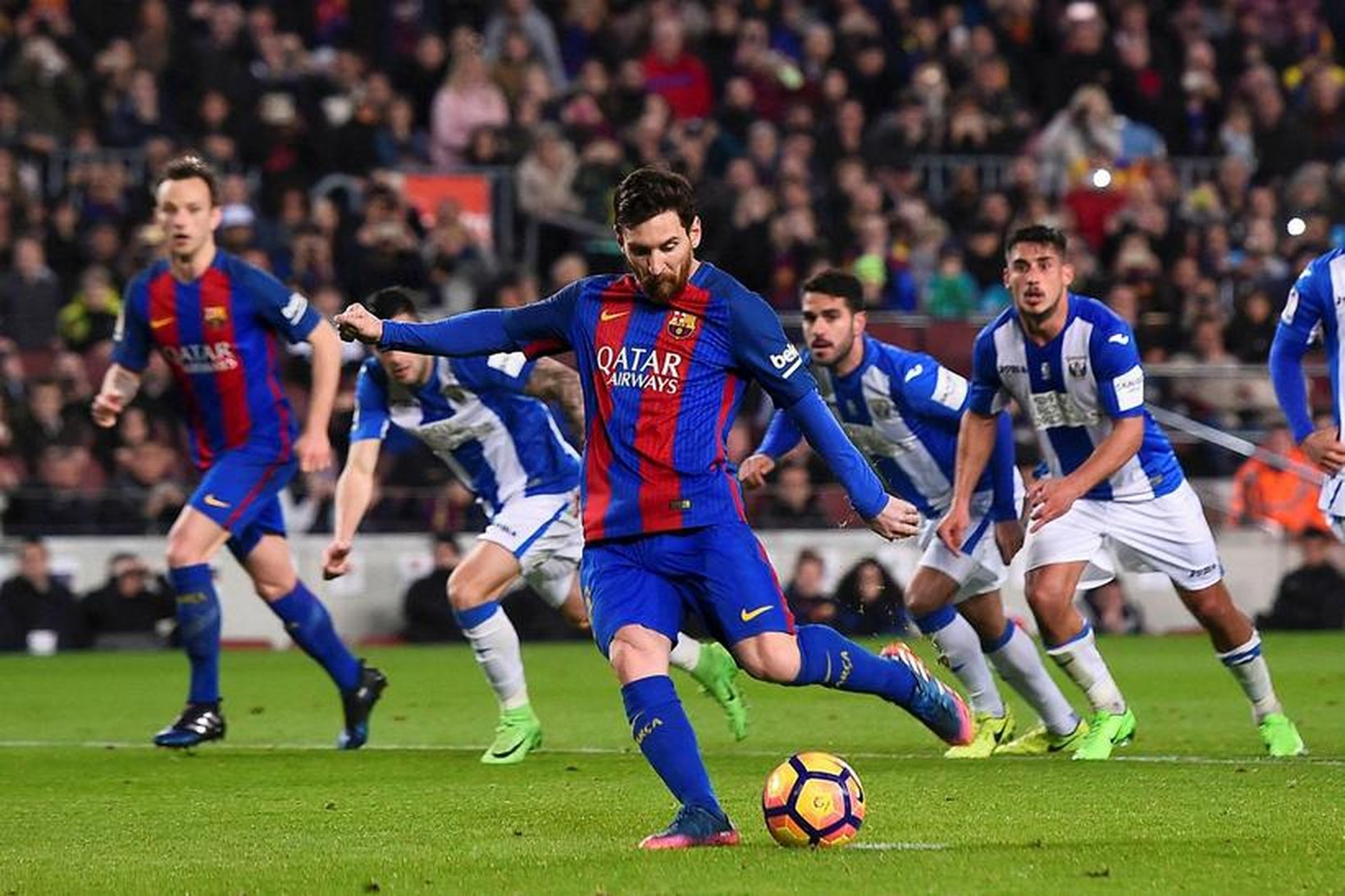 Lionel Messi skoraði sigurmark Barcelona úr vítaspyrnu.