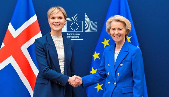 Ursula von der Leyen á leið til landsins