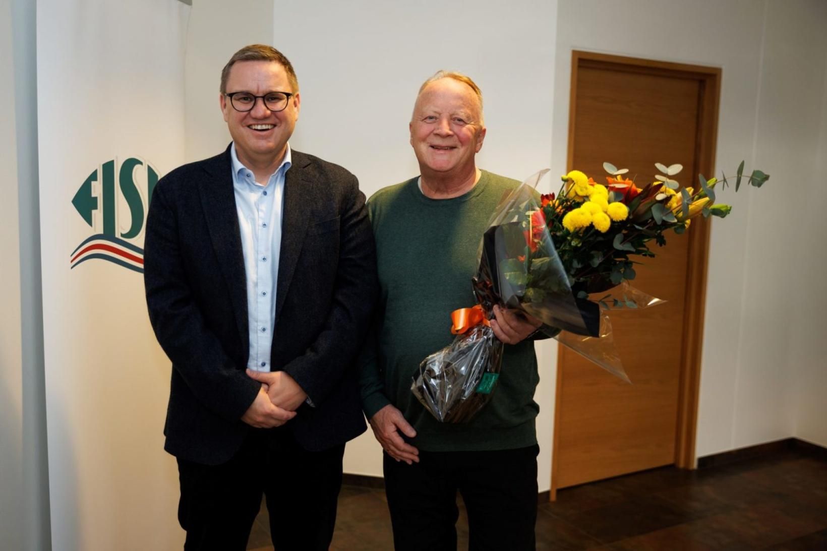 Friðbjörn Ásbjörnsson framkvæmdastjóri FISK Seafood kvaddi hátíðlega Gylfa Guðjónsson útgerðarstjóra …