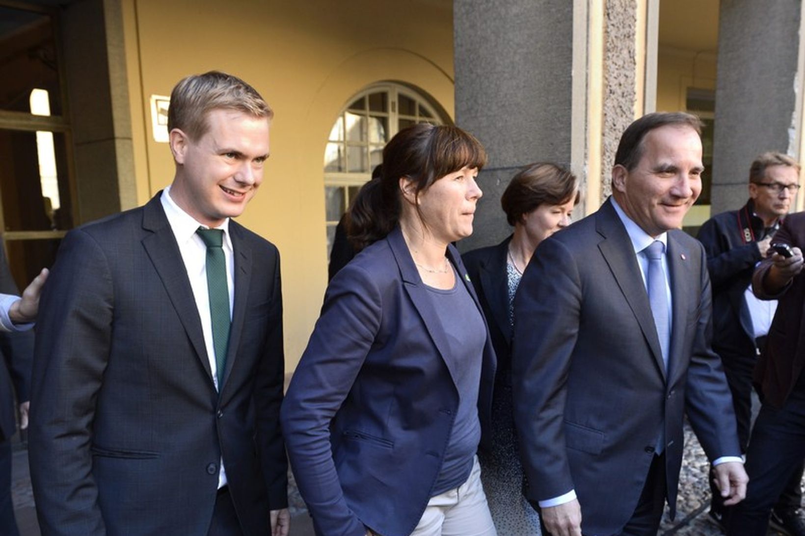 Gustav Fridolin, Åsa Romson og Stefan Löfven sitja öll í …