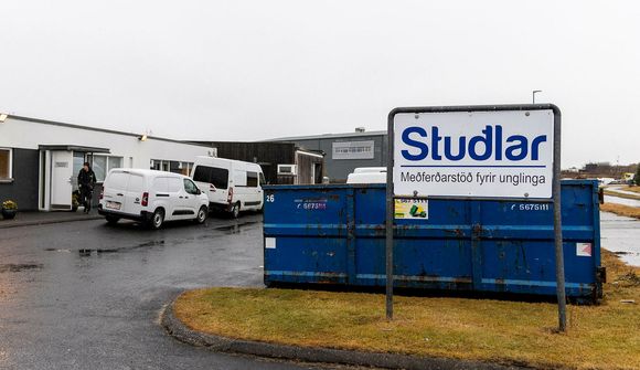 Hnífar, fíkniefni og stríðsástand á Stuðlum